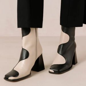 NEW Alohas Blair Bicolor black and cream ankle boots size 38 (US7)